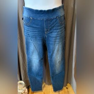 Rock & Republic Women’s Straight Jeans in Faded Blue. Pull on Jeggings